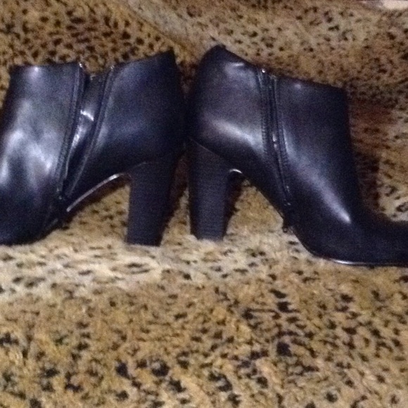 Booties ankle booties by a.n.a.size 8.5 - Picture 2 of 5